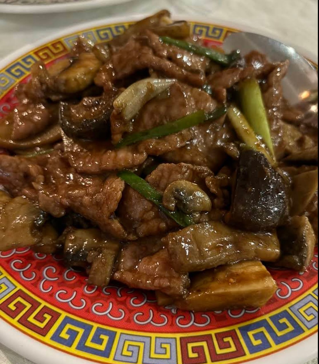 Ternera con bambú y setas